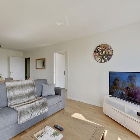 Chic Apartment With Superb View Of The Eiffel Tower Saint-Denis  Exterior photo